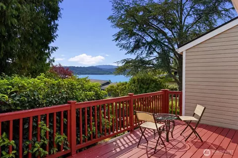 242 W Lake Sammamish Pkwy SE, Bellevue, WA 98008