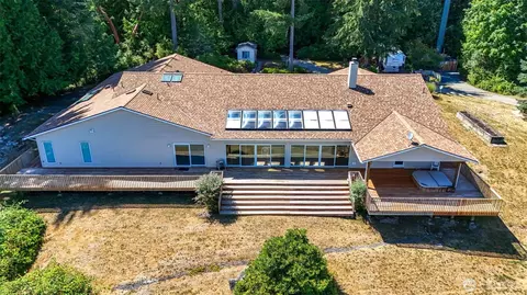 1225 NE Hoffs Dr, Poulsbo, WA 98370