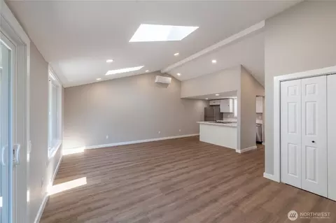 Living - 921 Ruby Valley Ct, Maple Falls, WA 98266 photo 3 of 4
