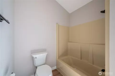 Bath - 921 Ruby Valley Ct, Maple Falls, WA 98266 photo 2 of 2