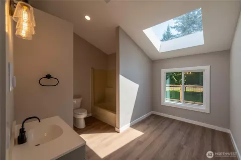 Bath - 921 Ruby Valley Ct, Maple Falls, WA 98266 photo 1 of 2