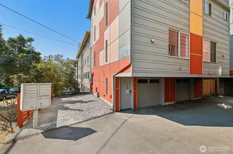 4341 8th Ave NE, Seattle, WA 98105