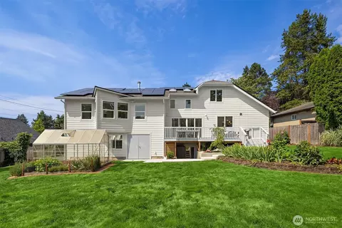 12453 NE 104th St, Kirkland, WA 98033