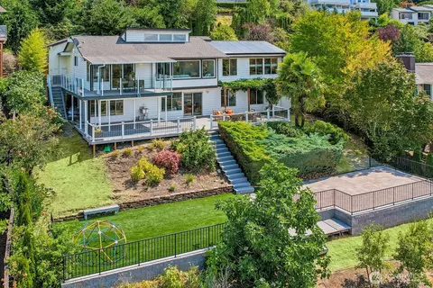 4551 135th Ave SE, Bellevue, WA 98006