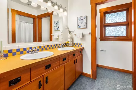 Bath - 2117 N 36th St, Seattle, WA 98103 photo 3 of 5