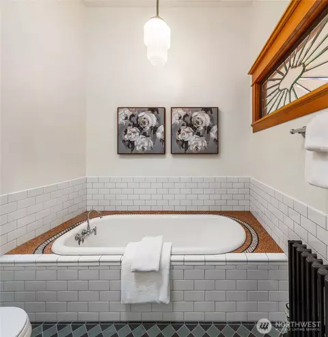 Bath - 2117 N 36th St, Seattle, WA 98103 photo 2 of 5