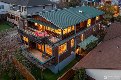 Exterior - 2117 N 36th St, Seattle, WA 98103 photo 3 of 3