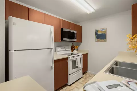 Kitchen - 12404 E Gibson Rd #J105, Everett, WA 98204 photo 2 of 2