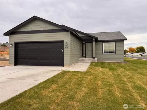 601 Blair Ave, Royal City, WA 99357