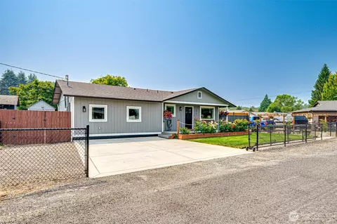 353 Shear St SW, Castle Rock, WA 98611