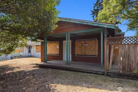 941 N 103rd St, Seattle, WA 98133