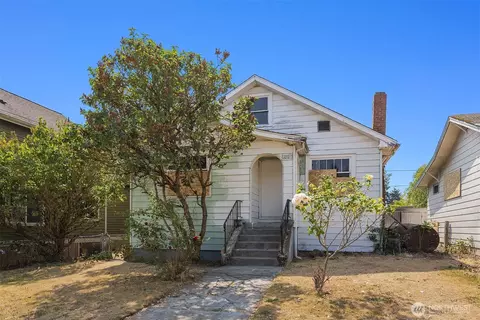 945 N 103rd St, Seattle, WA 98133