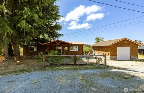 854 Burroughs Ave, Oak Harbor, WA 98277