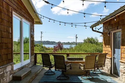 854 Burroughs Ave, Oak Harbor, WA 98277