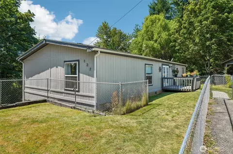 127 Pioneer Ave NE, Castle Rock, WA 98611