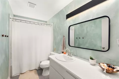 Bath - 907 Byham Rd, Winlock, WA 98596 photo 1 of 1