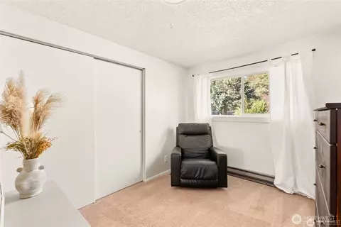 Bedroom - 907 Byham Rd, Winlock, WA 98596 photo 4 of 4