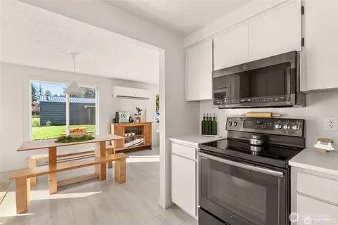Kitchen - 907 Byham Rd, Winlock, WA 98596 photo 1 of 4