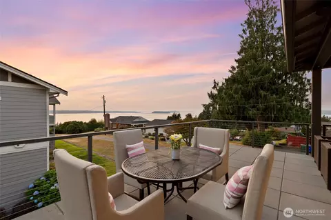 Exterior - 4620 Seahurst Ave, Everett, WA 98203 photo 5 of 7