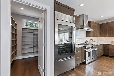 Kitchen - 4620 Seahurst Ave, Everett, WA 98203 photo 3 of 4