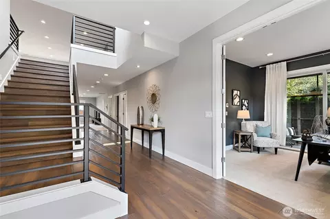 Entry Way - 4620 Seahurst Ave, Everett, WA 98203 photo 2 of 2