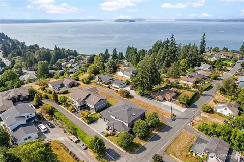 View/Area - 4620 Seahurst Ave, Everett, WA 98203 photo 1 of 3