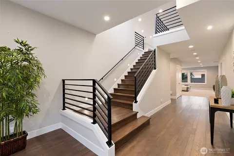 Entry Way - 4620 Seahurst Ave, Everett, WA 98203 photo 1 of 2