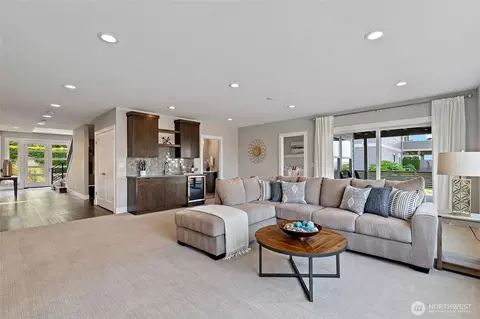 Living - 4620 Seahurst Ave, Everett, WA 98203 photo 5 of 5