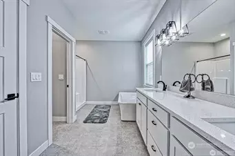 Bath - 1112 Falcon Ct, Everson, WA 98247 photo 2 of 2