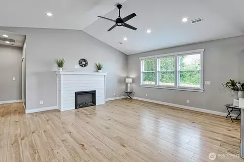 Living - 1112 Falcon Ct, Everson, WA 98247 photo 2 of 3