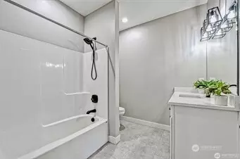 Bath - 1112 Falcon Ct, Everson, WA 98247 photo 1 of 2