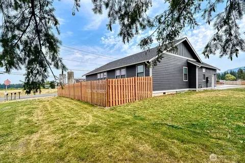 Exterior - 1112 Falcon Ct, Everson, WA 98247 photo 4 of 7