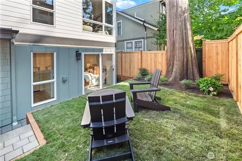 Exterior - 613 B 18th Ave E, Seattle, WA 98112 photo 4 of 4