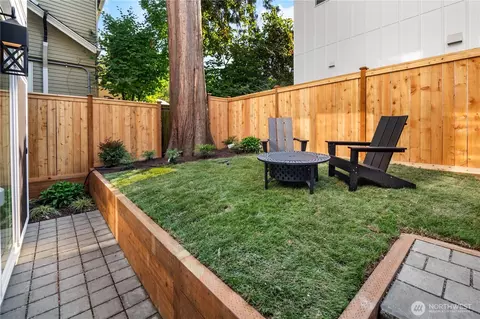 Exterior - 613 B 18th Ave E, Seattle, WA 98112 photo 2 of 4