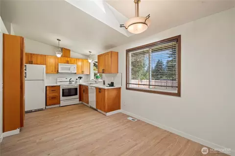 Kitchen - 1923 233rd Pl SE, Bothell, WA 98021 photo 2 of 2