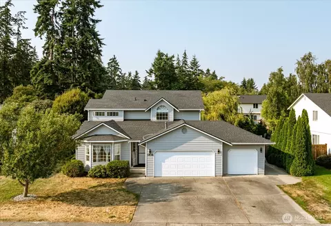 1836 SW Putnam Dr, Oak Harbor, WA 98277