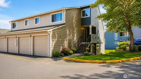 24712 45th Ave S #9D, Kent, WA 98032