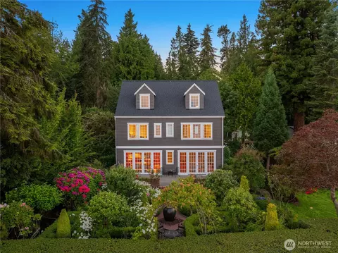 8916 Ferncliff Ave NE, Bainbridge Island, WA 98110