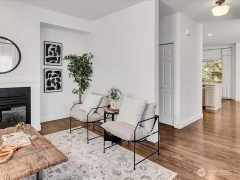 Living - 13400 Dumas Rd #G6, Mill Creek, WA 98012 photo 6 of 6