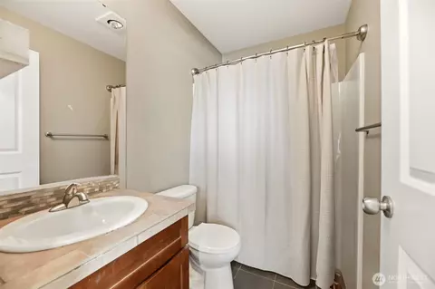Bath - 11202 19th Dr SE, Everett, WA 98208 photo 5 of 5