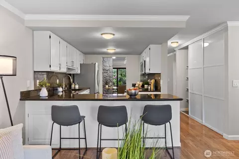 7639 SE 29th St, Mercer Island, WA 98040