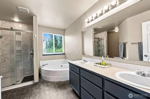 Bath - 211 177th St E, Spanaway, WA 98387 photo 3 of 3