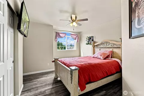 Bedroom - 211 177th St E, Spanaway, WA 98387 photo 1 of 3