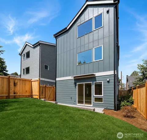 533 N 70th St, Seattle, WA 98103