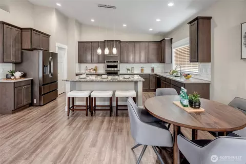 Kitchen - 5014 Parker Rd E, Sumner, WA 98390 photo 1 of 4