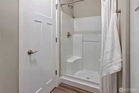 Bath - 5014 Parker Rd E, Sumner, WA 98390 photo 5 of 5