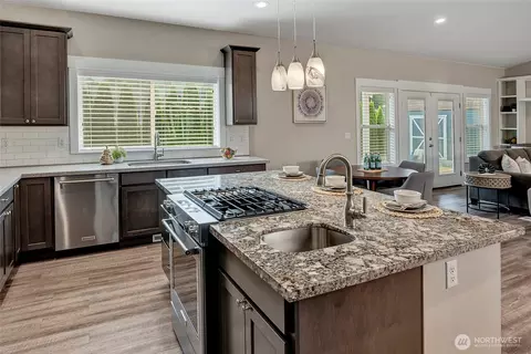 Kitchen - 5014 Parker Rd E, Sumner, WA 98390 photo 4 of 4