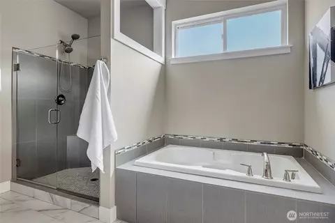 Bath - 5014 Parker Rd E, Sumner, WA 98390 photo 3 of 5