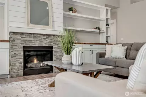 Living - 5014 Parker Rd E, Sumner, WA 98390 photo 2 of 3