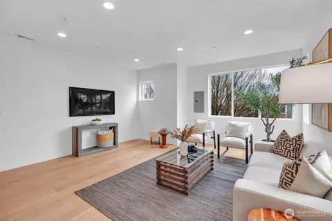 Living - 427 19th Ave E, Seattle, WA 98112 photo 2 of 2